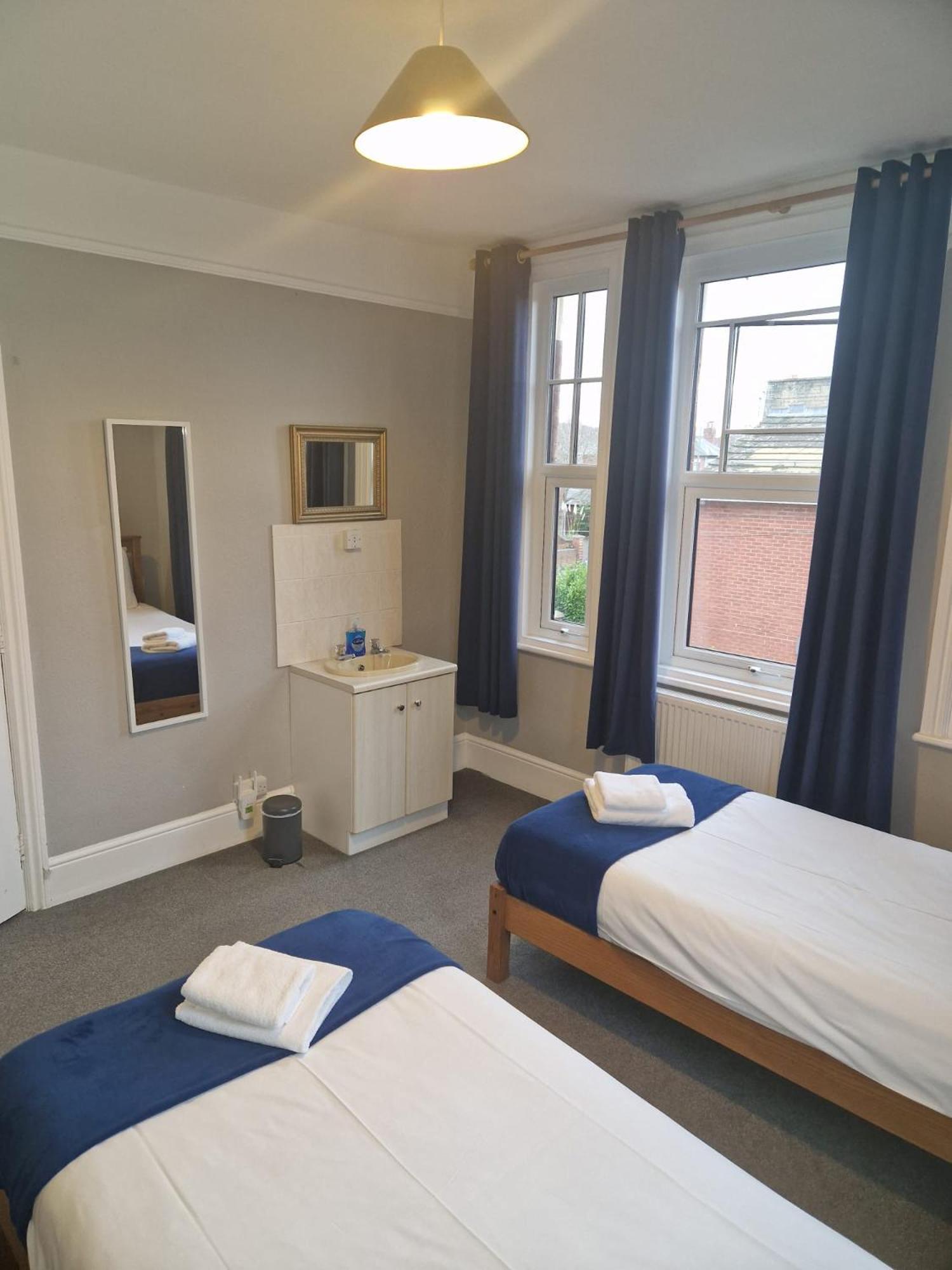 Hereford - Falcon House - Spacious 5 Bedroom House With Games Room - Sleeps 14 Guests - Great Property For Family & Friends Gathering Together - Hosted By Rentmyhouse Exterior foto