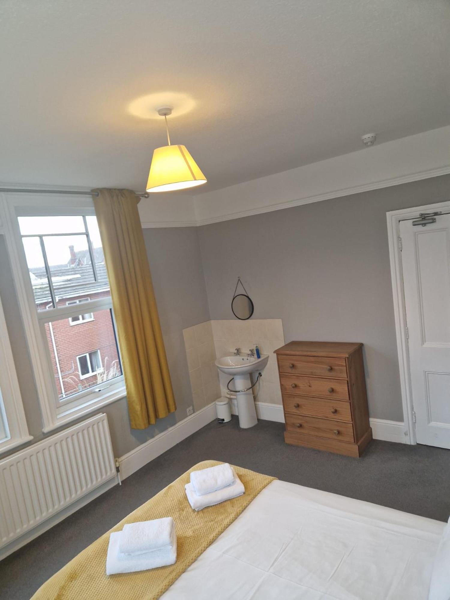 Hereford - Falcon House - Spacious 5 Bedroom House With Games Room - Sleeps 14 Guests - Great Property For Family & Friends Gathering Together - Hosted By Rentmyhouse Exterior foto