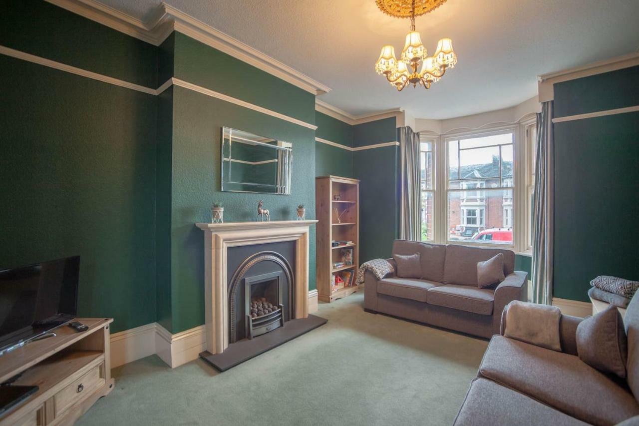 Hereford - Falcon House - Spacious 5 Bedroom House With Games Room - Sleeps 14 Guests - Great Property For Family & Friends Gathering Together - Hosted By Rentmyhouse Exterior foto
